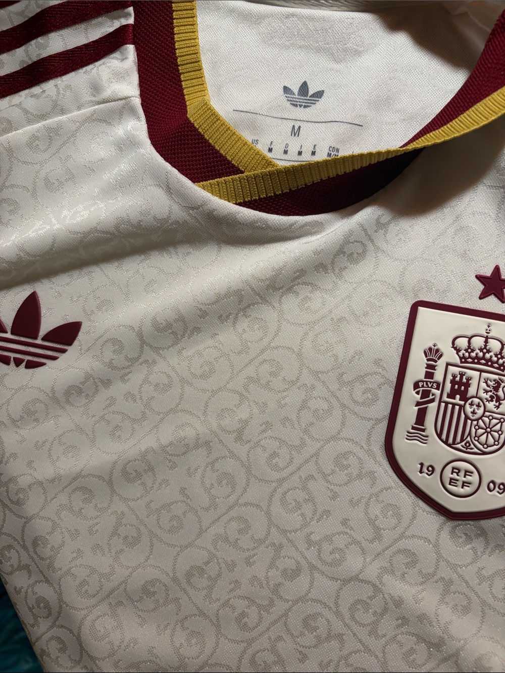 Spain 2026 Away Authentic Adidas Jersey - Picture 4 of 13